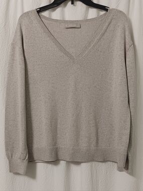 Everlane V-Neck Sweater in Heather Gray